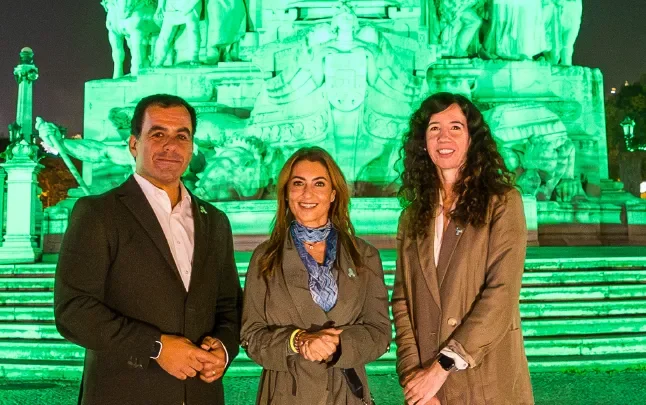 Câmara Municipal de Lisboa e Lusíadas Saúde iluminam Estátua do Marquês de Pombal pela saúde mental